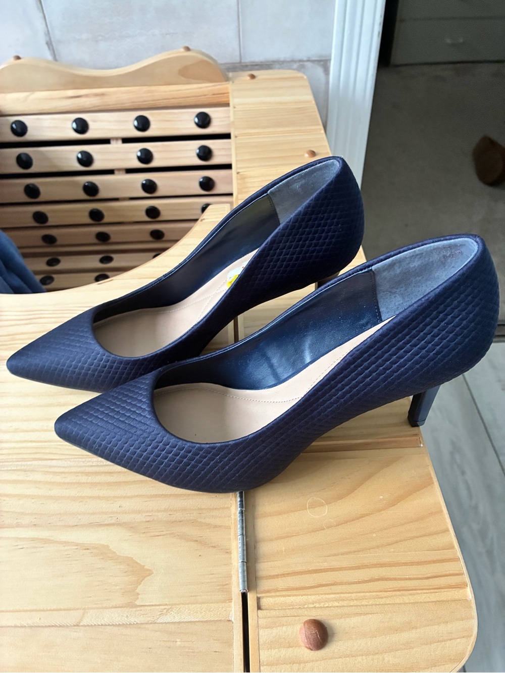 Alfani Navy Textured Pointed-Toe Womenโs Heels